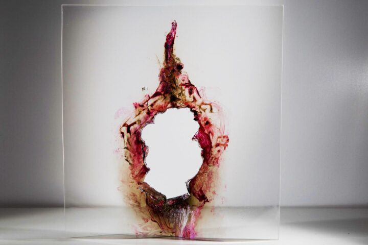 H απεικόνιση της άμβλωσης από τον Enriquè Tabone με τίτλο OM (2015) | Πηγή Εικόνας; timesofmalta.com