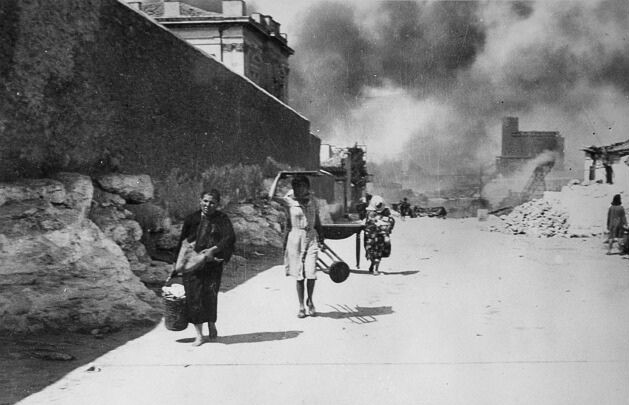 O βομβαρδισμός του Πειραιά | Πηγή Εικόνας : Αustralian War Memorial