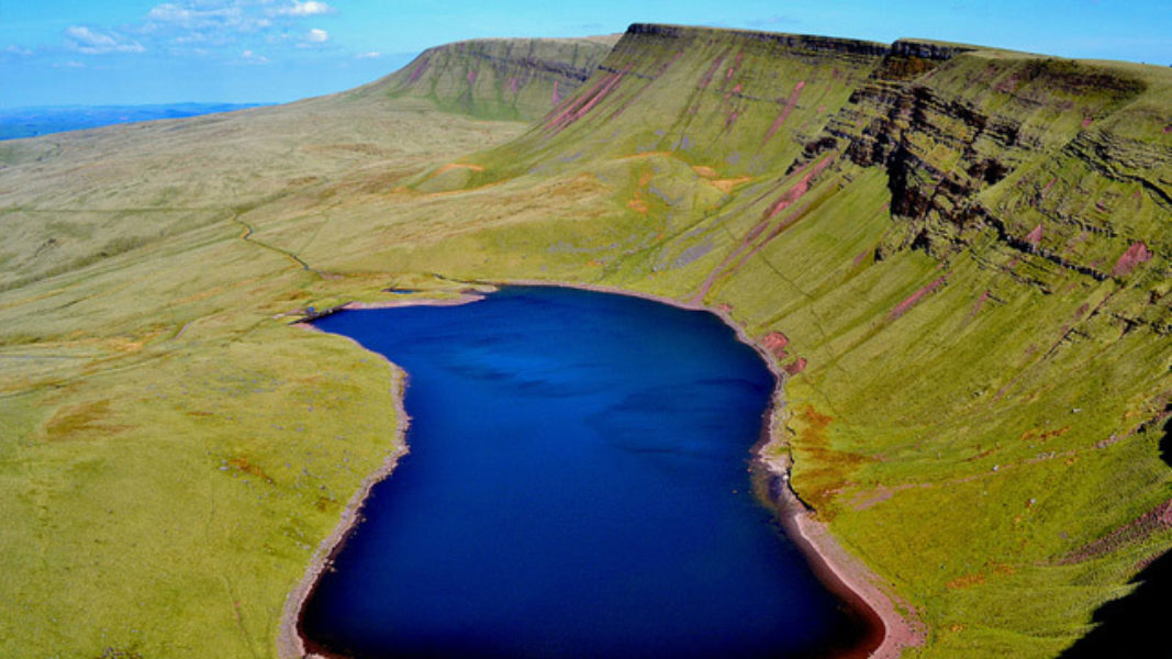 Από το Σέργουντ στο Άβαλον: η μυθική γεωγραφία της Βρετανίας