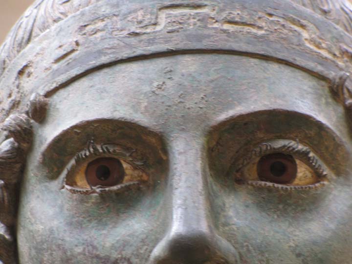 Ηνίοχος των Δελφών: Μαγνητίζοντας τις ψυχές