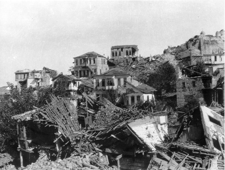 Ερείπια από το σεισμό της Ιερισσού του 1932 | Πηγή Εικόνας: axtada.gr