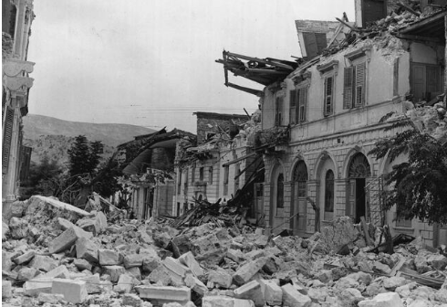 Ερείπια από τον σεισμό του 1953 στο Αργοστόλι | Πηγή Εικόνας: alamy.com