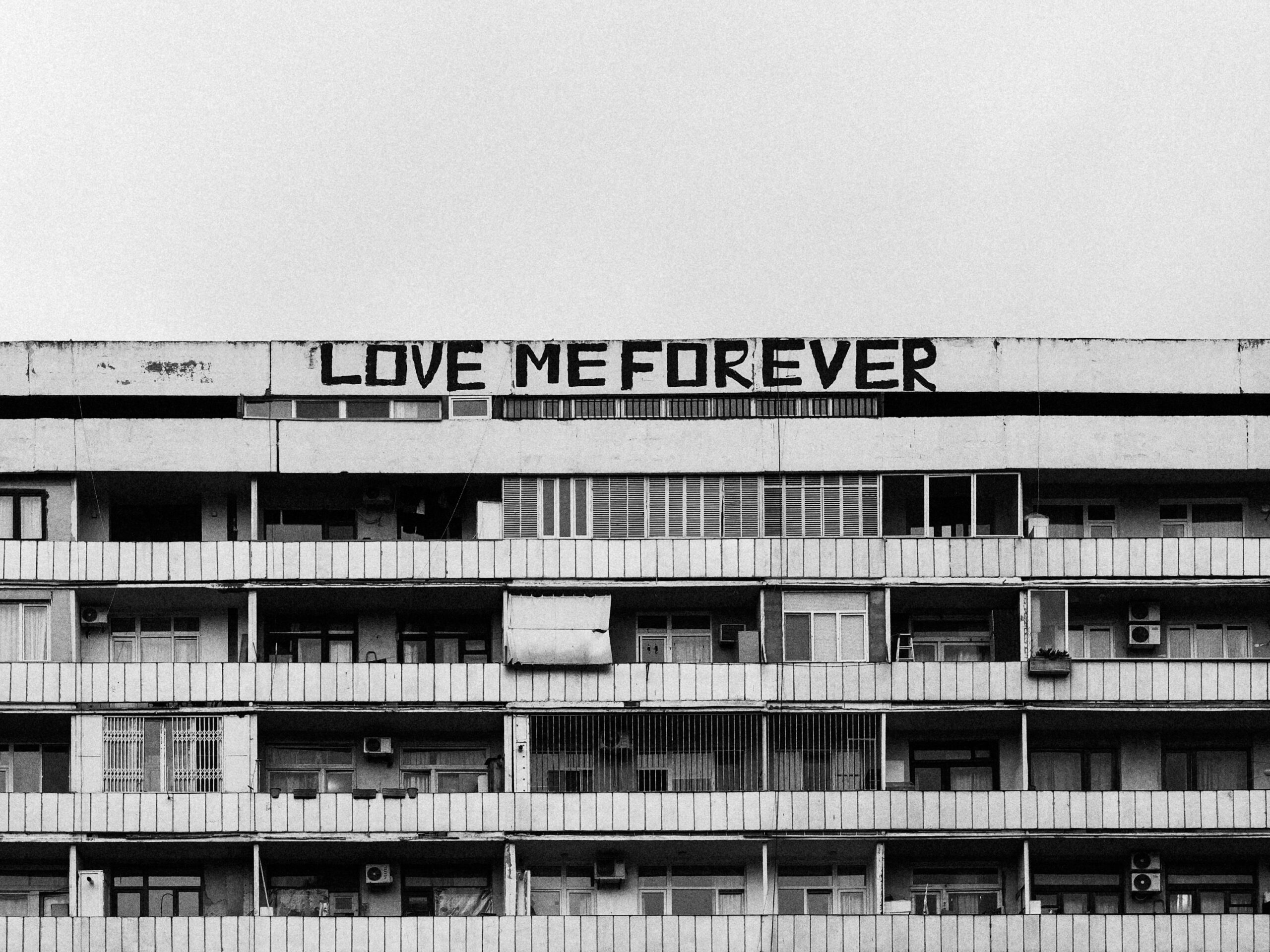 Δεν φοβόμαστε την αγάπη, αλλά το κόστος της