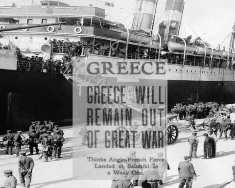 Το πλοίο “Θεμιστοκλής” μεταφέρει στρατεύματα στη Θεσσαλονίκη, 1915 | Πηγή Εικόνας : Trinity Mirror