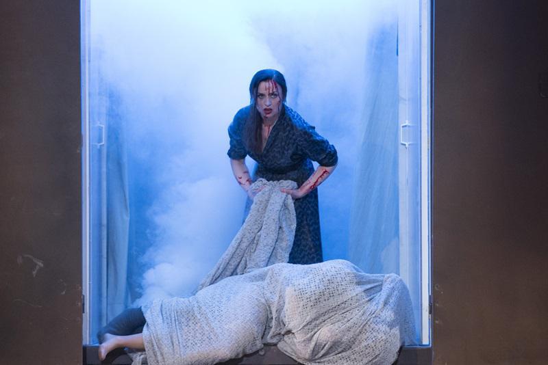 Καρυοφυλλιά Καραμπέτη - Φεμινιστικές ηρωίδες