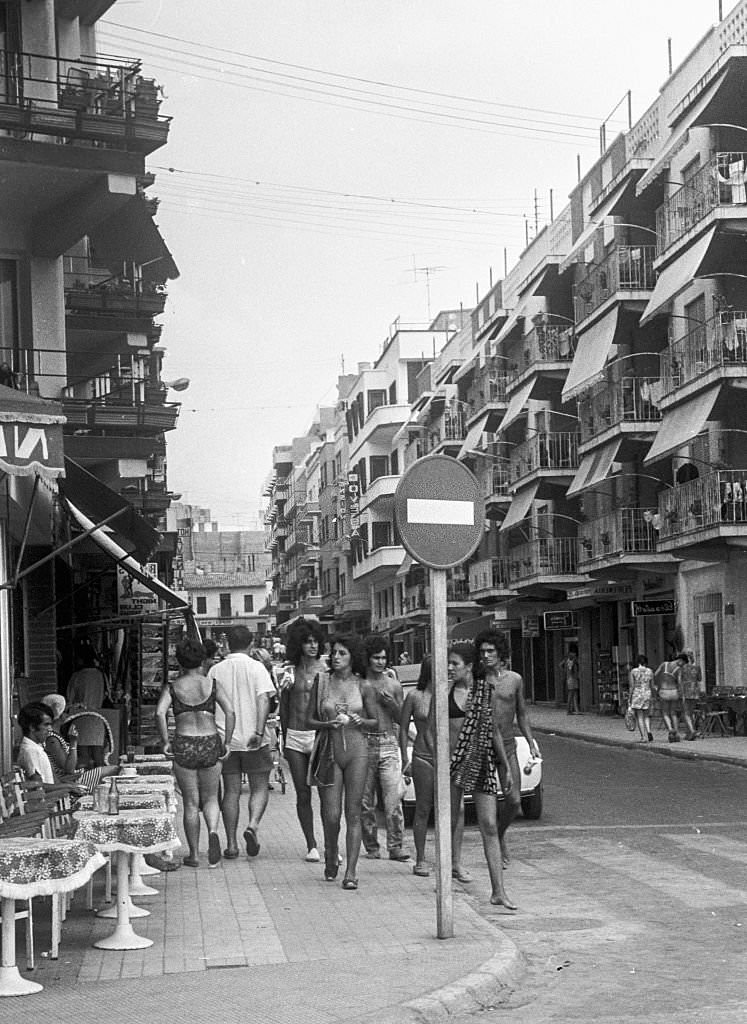 Τουρίστες μέσα στην πόλη